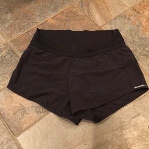 Lululemon Size 4 - Speed Up Short 4”